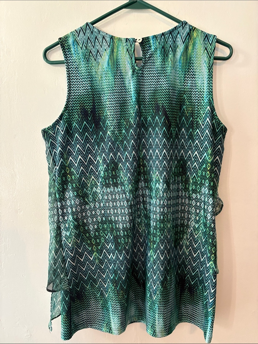 new directions Green Patterned Ruffle Shell Top Size Medium - Picture 8 of 11